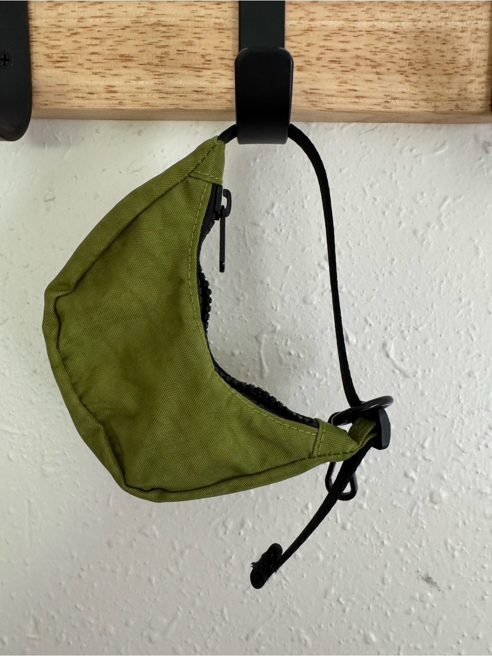 BAGGU Green Juice Crescent charm